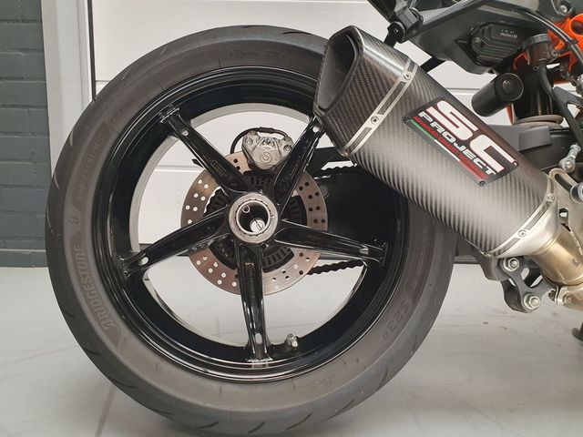 ktm - 1290-super-duke-r