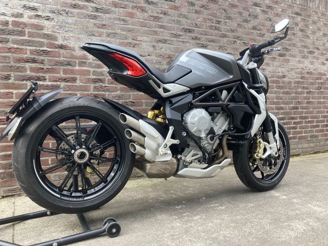 mv-agusta - dragster-800