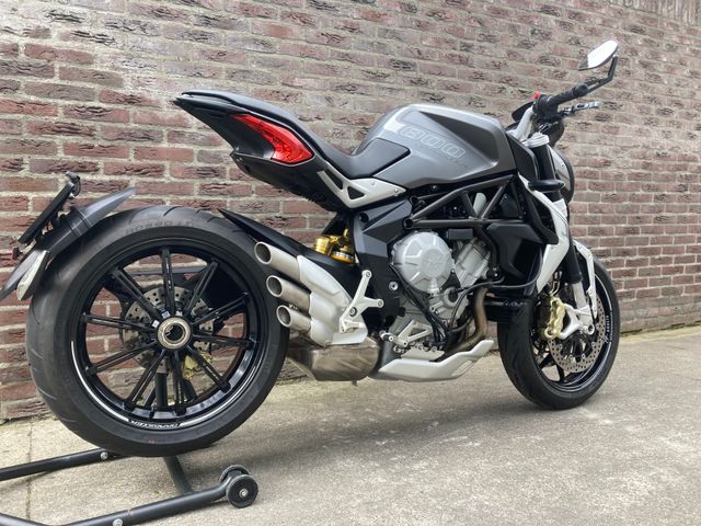 mv-agusta - dragster-800
