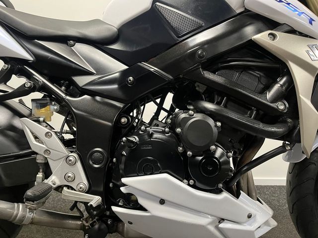 suzuki - gsr-750