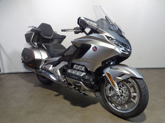 honda - gl-1800-goldwing-tour-dct