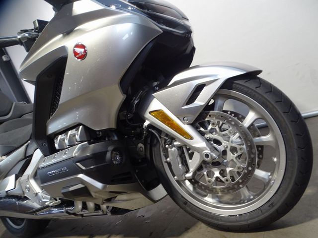 honda - gl-1800-goldwing-tour-dct