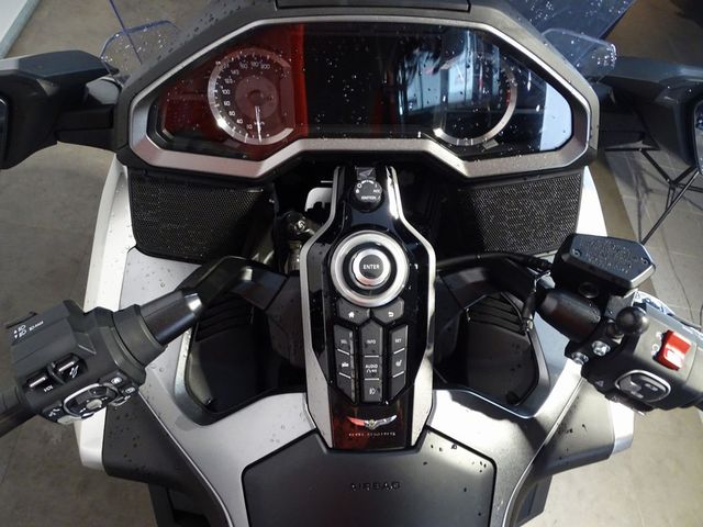 honda - gl-1800-goldwing-tour-dct