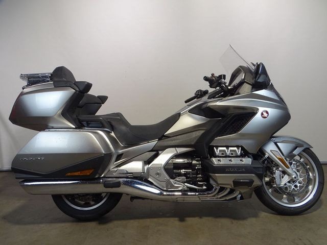 honda - gl-1800-goldwing-tour-dct