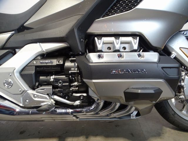 honda - gl-1800-goldwing-tour-dct