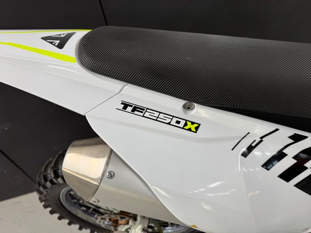 triumph - tf-250-x