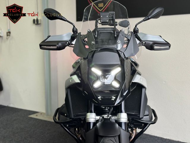 bmw - r-1300-gs-triple-black