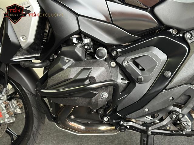 bmw - r-1300-gs-triple-black