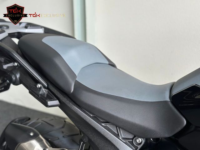 bmw - r-1300-gs-triple-black