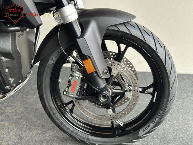 bmw - r-1300-gs-triple-black