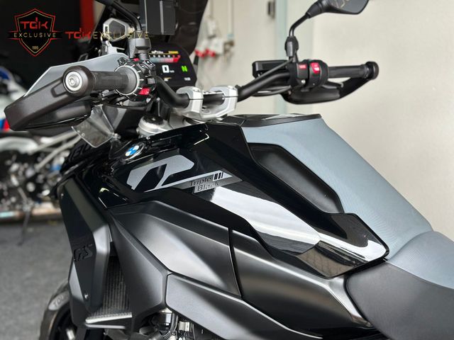 bmw - r-1300-gs-triple-black