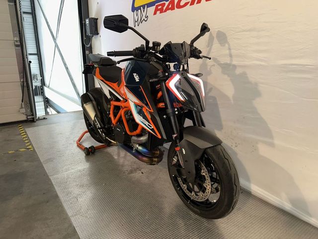 ktm - 1290-super-duke-r