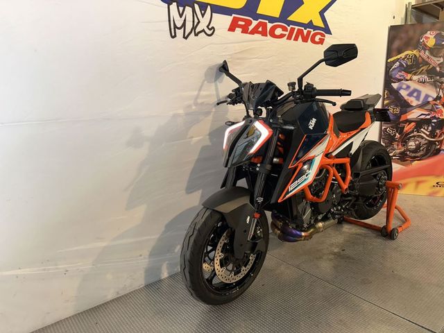 ktm - 1290-super-duke-r