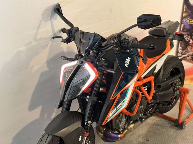 ktm - 1290-super-duke-r