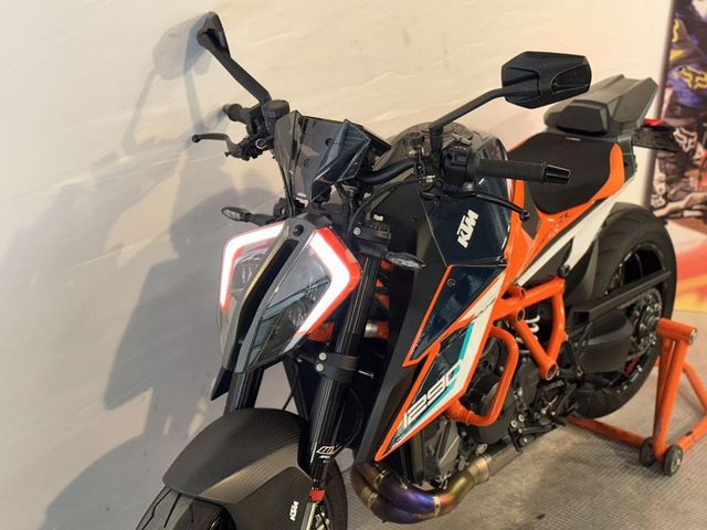 ktm - 1290-super-duke-r