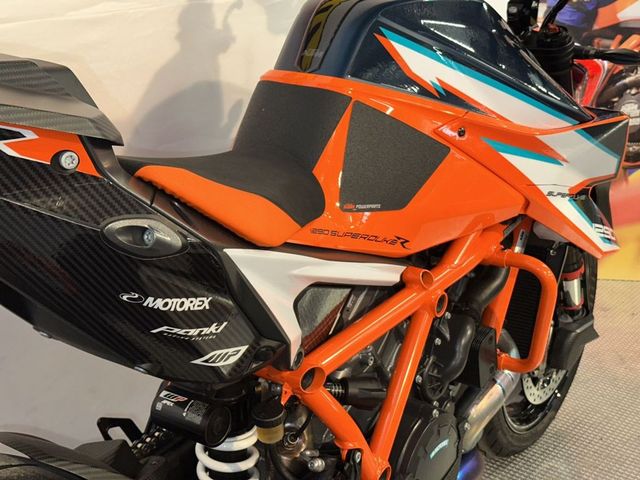 ktm - 1290-super-duke-r