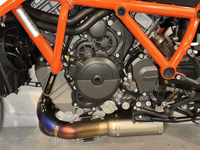 ktm - 1290-super-duke-r
