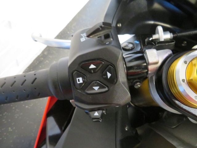 aprilia - rsv-4-factory-aprc