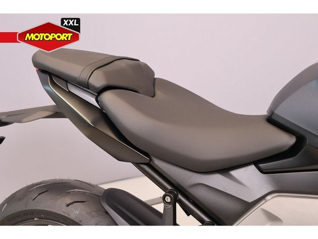 triumph - daytona-660
