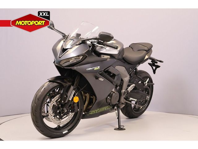 triumph - daytona-660