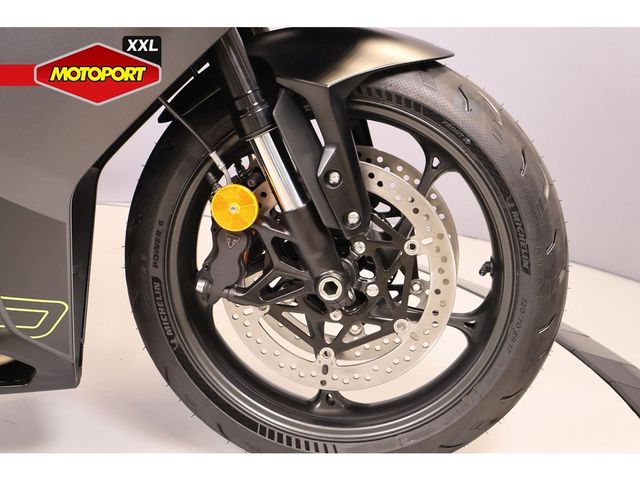 triumph - daytona-660