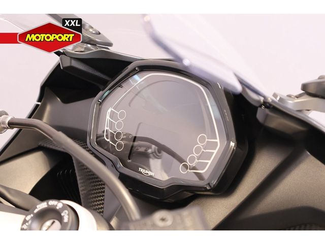 triumph - daytona-660