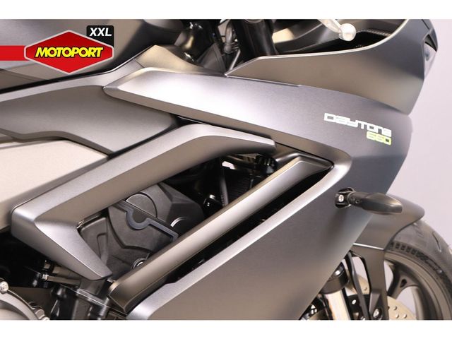 triumph - daytona-660