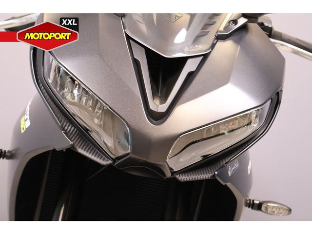 triumph - daytona-660