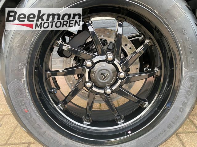 triumph - rocket-3-storm-gt