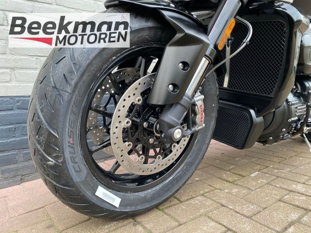 triumph - rocket-3-storm-gt