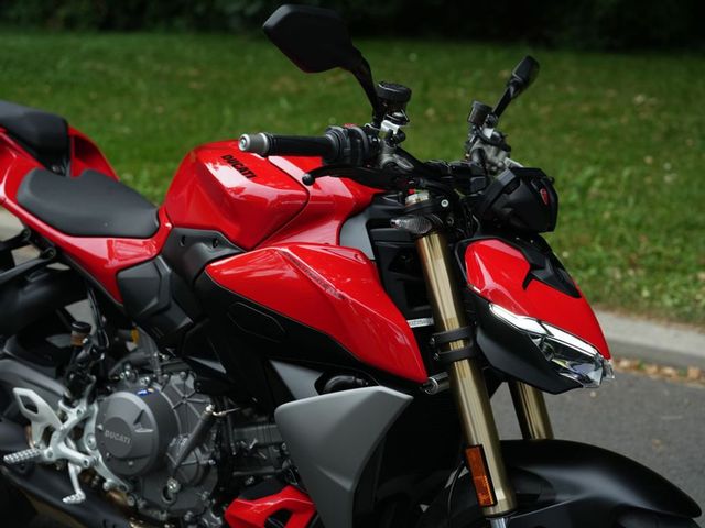 ducati - streetfighter-v2