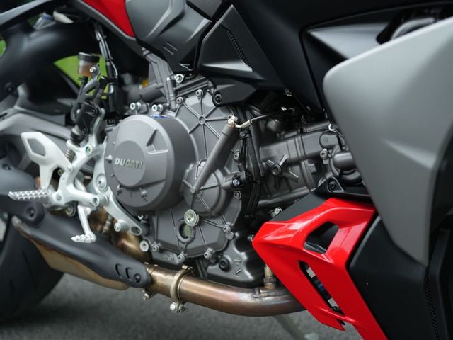 ducati - streetfighter-v2