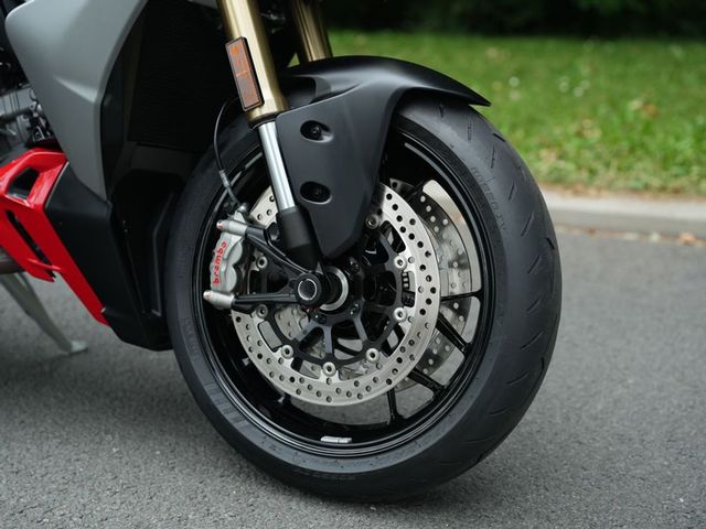 ducati - streetfighter-v2
