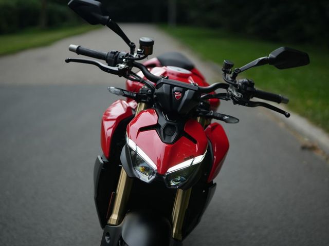 ducati - streetfighter-v2