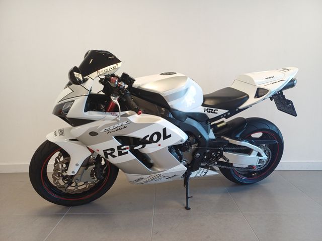 honda - cbr-1000-rr-fireblade