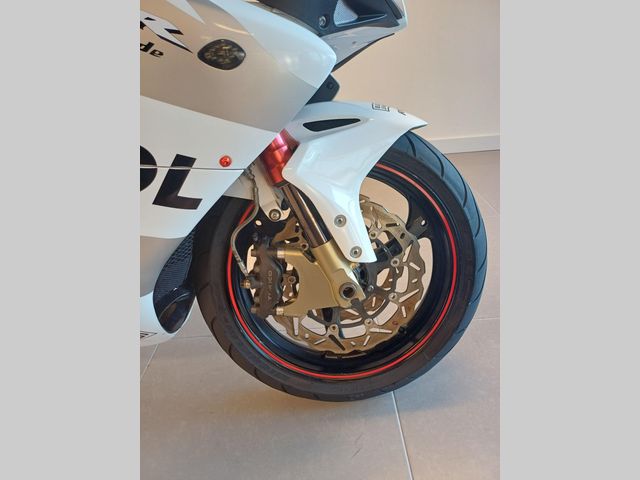 honda - cbr-1000-rr-fireblade