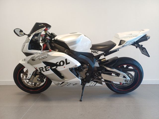honda - cbr-1000-rr-fireblade
