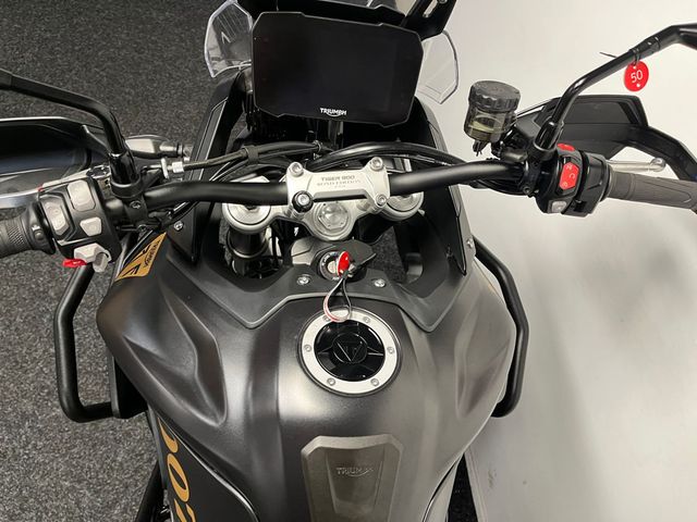 triumph - tiger-900-bond-edition