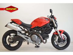 DUCATI M 696