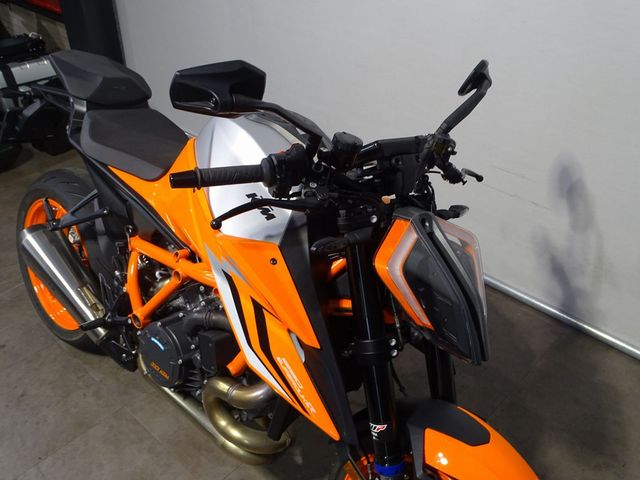 ktm - 1290-super-duke-r