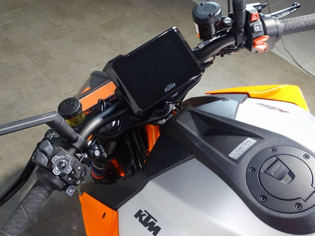 ktm - 1290-super-duke-r