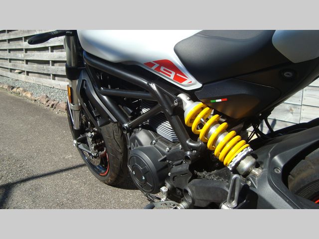 ducati - monster-797--