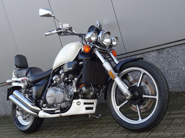 honda - vf-750-c-supermagna