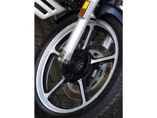 honda - vf-750-c-supermagna