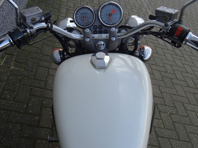 honda - vf-750-c-supermagna
