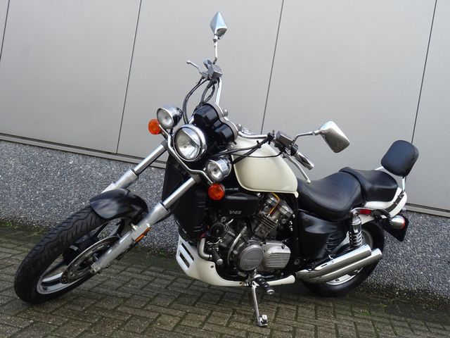honda - vf-750-c-supermagna