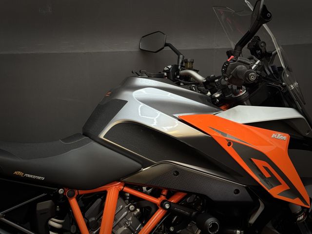 ktm - 1290-super-duke-gt