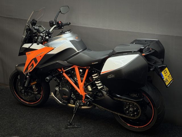 ktm - 1290-super-duke-gt