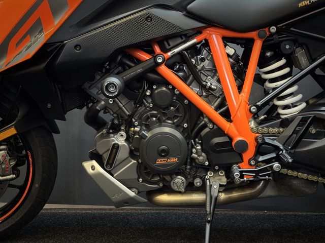 ktm - 1290-super-duke-gt