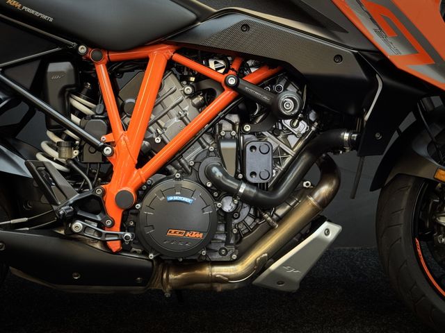 ktm - 1290-super-duke-gt